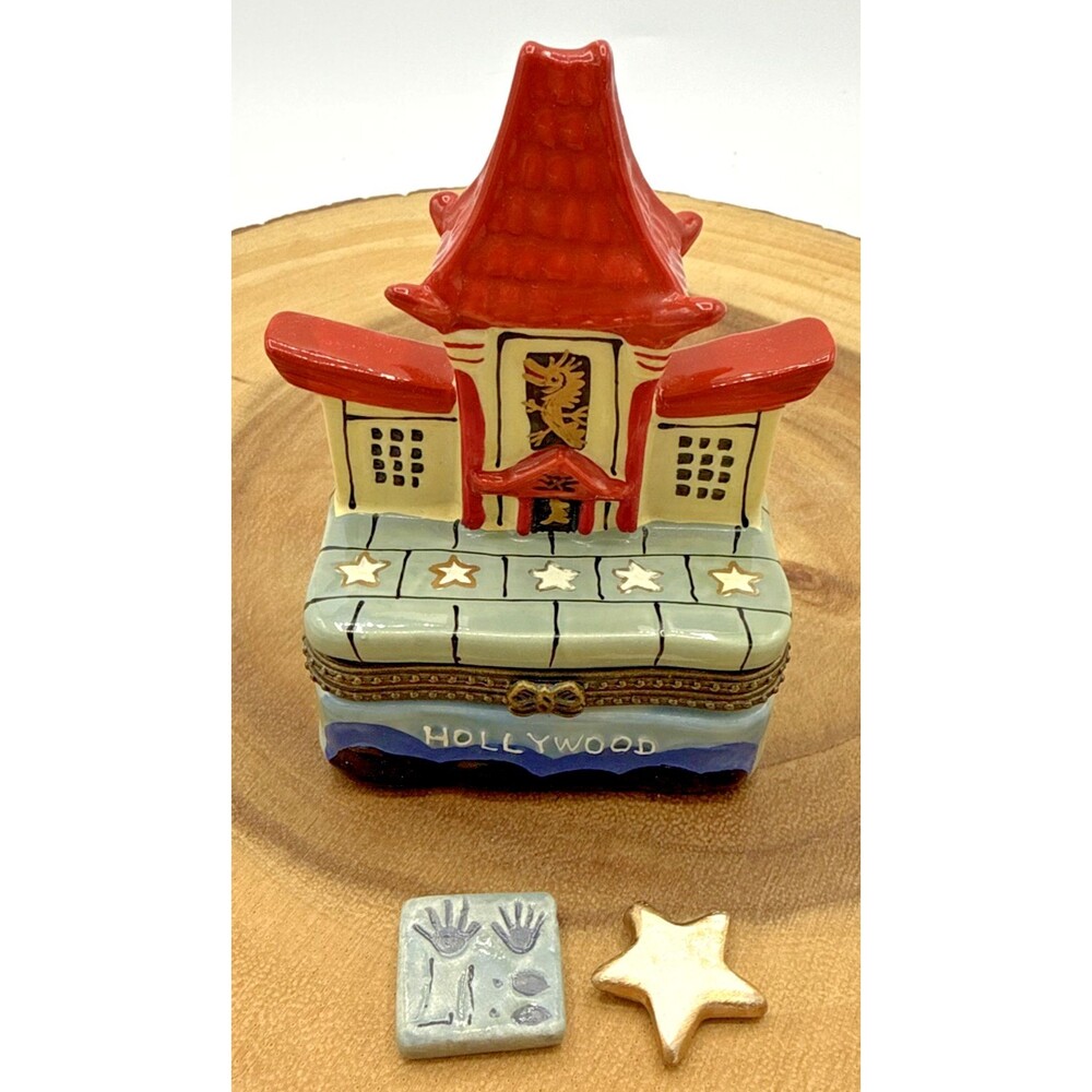 Vintage Hollywood Collectible Hinged Box Grauman’s Chinese Theater W/Trinkets 4"